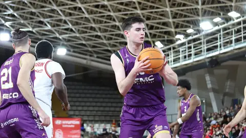 La mejor Cultural llega a tiempo de apuntarse el derbi. Fotos: Isaac Llamazares.