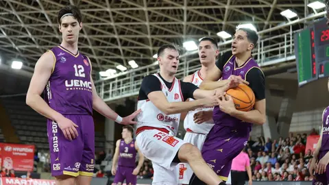 La mejor Cultural llega a tiempo de apuntarse el derbi. Fotos: Isaac Llamazares.