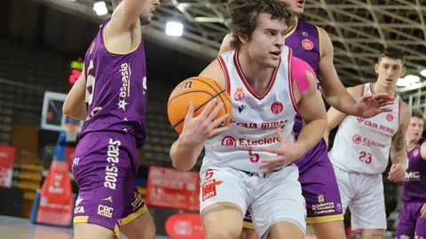 La mejor Cultural llega a tiempo de apuntarse el derbi. Fotos: Isaac Llamazares.