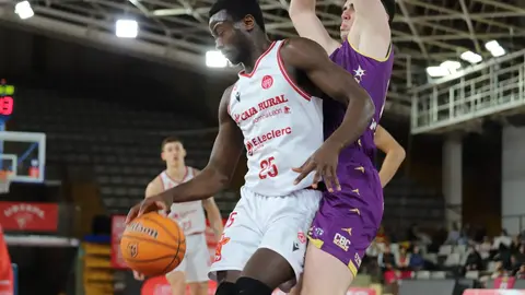 La mejor Cultural llega a tiempo de apuntarse el derbi. Fotos: Isaac Llamazares.