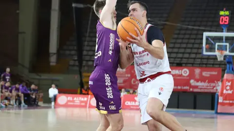 La mejor Cultural llega a tiempo de apuntarse el derbi. Fotos: Isaac Llamazares.