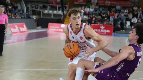 La mejor Cultural llega a tiempo de apuntarse el derbi. Fotos: Isaac Llamazares.