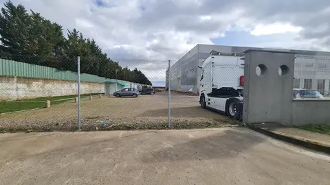 ROR acelera la construcción de su nuevo bloque logístico en Ardoncino: 6.600 metros cuadrados para un centro clave en España y Portugal. La nave, con más de 1.200 m² de área administrativa y estructura prefabricada de alta eficiencia, entra en una fase clave de ejecución y confirma su finalización a lo largo de este año.