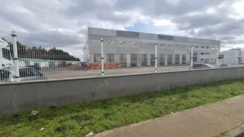 ROR acelera la construcción de su nuevo bloque logístico en Ardoncino: 6.600 metros cuadrados para un centro clave en España y Portugal. La nave, con más de 1.200 m² de área administrativa y estructura prefabricada de alta eficiencia, entra en una fase clave de ejecución y confirma su finalización a lo largo de este año.