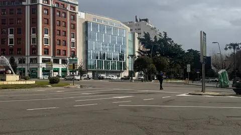 Una avería en la red eléctrica ocurrida poco después de las 13:00 horas de este lunes 16 de enero provocó interrupciones del suministro en diferentes barrios de León, con consecuencias tanto para los vecinos como para la movilidad urbana.