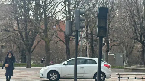 Una avería en la red eléctrica ocurrida poco después de las 13:00 horas de este lunes 16 de enero provocó interrupciones del suministro en diferentes barrios de León, con consecuencias tanto para los vecinos como para la movilidad urbana.