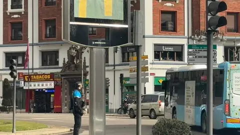 Una avería en la red eléctrica ocurrida poco después de las 13:00 horas de este lunes 16 de enero provocó interrupciones del suministro en diferentes barrios de León, con consecuencias tanto para los vecinos como para la movilidad urbana.