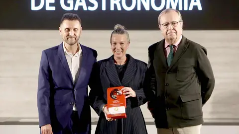 Gala de entrega de los XI Premios Castilla y León de Gastronomía. En la imagen, Juanjo y Yolanda, del Restaurante Pablo de León. Foto: Brágimo