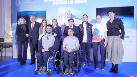 La leonesa María Martín-Granizo será una de las grandes referencias del equipo español en los Juegos Paralímpicos de Invierno de Milán-Cortina 2026, que se celebrarán del 6 al 15 de marzo en Italia. La joven deportista, nacida en León en 2006, competirá en esquí alpino dentro de la clase LW2 (deportistas que compiten de pie), consolidándose como una de las promesas del panorama internacional. La delegación española ha sido presentada oficialmente este lunes y estará encabezada en la ceremonia inaugural por Audrey Pascual, designada abanderada por el Comité Paralímpico Español.