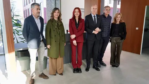 El alcalde de León, José Antonio Diez, visita las instalaciones del CEBT (Complejo de Empresas de Base Tecnológica) junto a la astronauta Sara García Alonso y la rectora de la Universidad de León, Nuria González. Foto: Campillo.