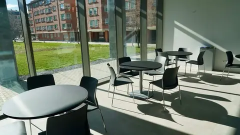 El alcalde de León, José Antonio Diez, visita las instalaciones del CEBT (Complejo de Empresas de Base Tecnológica) junto a la astronauta Sara García Alonso y la rectora de la Universidad de León, Nuria González. Foto: Campillo.