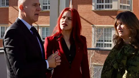 El alcalde de León, José Antonio Diez, visita las instalaciones del CEBT (Complejo de Empresas de Base Tecnológica) junto a la astronauta Sara García Alonso y la rectora de la Universidad de León, Nuria González. Foto: Campillo.