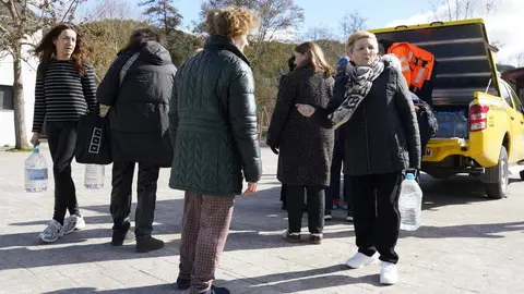 Reparto de agua en la pedanía ponferradina de Toral de Merayo, debido a la rotura de la estación de captación de agua de Santa Lucía de Valdueza, por el temporal de lluvias. Foto: César Sánchez