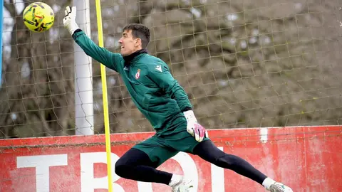 La Cultural y Deportiva Leonesa ha iniciado la semana de preparación del partido ante el CD Leganés con un entrenamiento poco habitual al tener que desplazarse a Mareo para disfrutar de un terreno de preparación en condiciones óptimas. Foto: CyDLeonesa