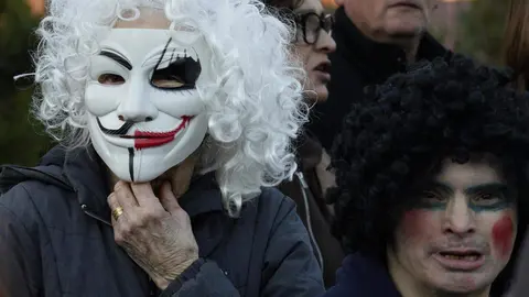 Ponferrada celebró su tradicional desfile de Carnaval con la participación de 25 propuestas entre comparsas, pequeños grupos, parejas e individuales, en una edición que volvió a congregar a más de 300 personas en las calles del centro ante miles de espectadores. Fotos: César Sánchez