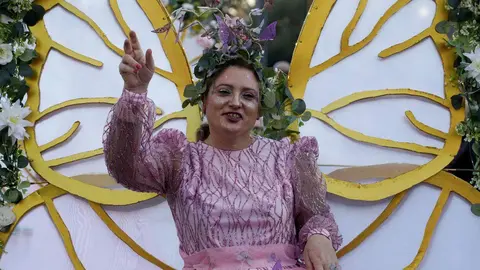 Ponferrada celebró su tradicional desfile de Carnaval con la participación de 25 propuestas entre comparsas, pequeños grupos, parejas e individuales, en una edición que volvió a congregar a más de 300 personas en las calles del centro ante miles de espectadores. Fotos: César Sánchez