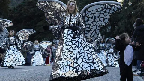 Ponferrada celebró su tradicional desfile de Carnaval con la participación de 25 propuestas entre comparsas, pequeños grupos, parejas e individuales, en una edición que volvió a congregar a más de 300 personas en las calles del centro ante miles de espectadores. Fotos: César Sánchez