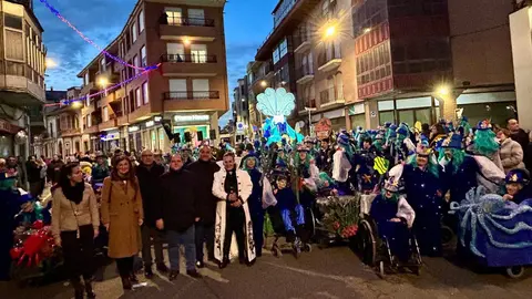 El Carnaval de La Bañeza, declarado de Carnaval de La Bañeza Interés Turístico Nacional, volvió a llenar las calles este martes de color, música y participación en una jornada divertida, inclusiva y brillante.
