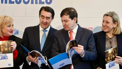 El candidato a la reelección a la Presidencia de la Junta de Castilla y León, Alfonso Fernández Mañueco, clausura el acto de presentación del programa electoral del Partido Popular de Castilla y León para las elecciones del 15 de marzo. Fotos: Campillo
