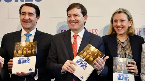 El candidato a la reelección a la Presidencia de la Junta de Castilla y León, Alfonso Fernández Mañueco, clausura el acto de presentación del programa electoral del Partido Popular de Castilla y León para las elecciones del 15 de marzo. Fotos: Campillo