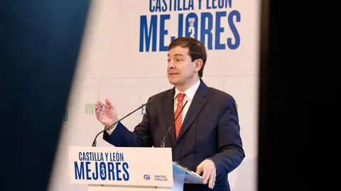 El candidato a la reelección a la Presidencia de la Junta de Castilla y León, Alfonso Fernández Mañueco, clausura el acto de presentación del programa electoral del Partido Popular de Castilla y León para las elecciones del 15 de marzo. Fotos: Campillo