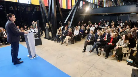 El candidato a la reelección a la Presidencia de la Junta de Castilla y León, Alfonso Fernández Mañueco, clausura el acto de presentación del programa electoral del Partido Popular de Castilla y León para las elecciones del 15 de marzo. Fotos: Campillo