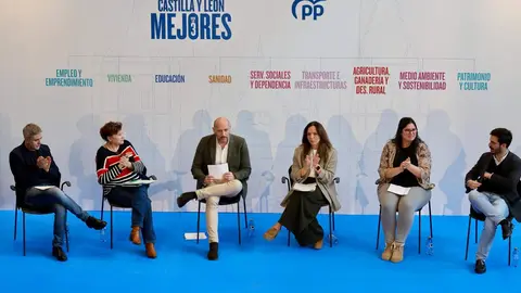 El candidato a la reelección a la Presidencia de la Junta de Castilla y León, Alfonso Fernández Mañueco, clausura el acto de presentación del programa electoral del Partido Popular de Castilla y León para las elecciones del 15 de marzo. Fotos: Campillo