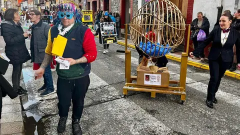 La localidad leonesa de La Pola de Gordón vivió este martes una de sus jornadas más animadas del año con la celebración del desfile de Carnaval 2026, que reunió a cientos de participantes y confirmó la consolidación de esta cita en la Montaña Central.