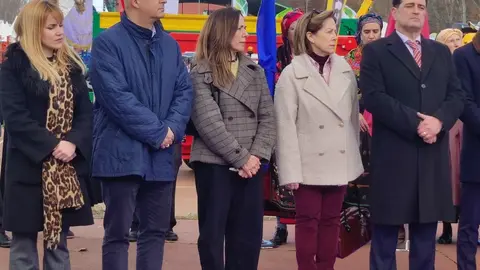 La localidad de Valencia de Don Juan ha inaugurado este jueves una nueva edición de su histórica Feria de Febrero, que celebra su 105º aniversario consolidada como uno de los grandes encuentros agrarios y comerciales del noroeste peninsular. El recinto ferial abrió sus puertas a primera hora con una notable afluencia de público en las primeras horas y la presencia de numerosas autoridades autonómicas, provinciales y comarcales. Fotos: Miguel Ángel García