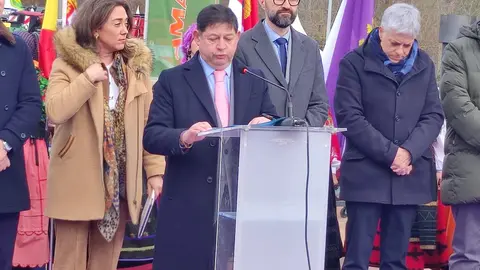 La localidad de Valencia de Don Juan ha inaugurado este jueves una nueva edición de su histórica Feria de Febrero, que celebra su 105º aniversario consolidada como uno de los grandes encuentros agrarios y comerciales del noroeste peninsular. El recinto ferial abrió sus puertas a primera hora con una notable afluencia de público en las primeras horas y la presencia de numerosas autoridades autonómicas, provinciales y comarcales. Fotos: Miguel Ángel García