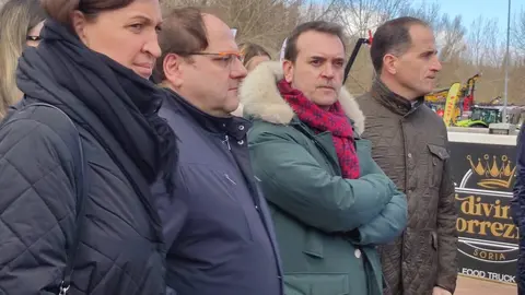La localidad de Valencia de Don Juan ha inaugurado este jueves una nueva edición de su histórica Feria de Febrero, que celebra su 105º aniversario consolidada como uno de los grandes encuentros agrarios y comerciales del noroeste peninsular. El recinto ferial abrió sus puertas a primera hora con una notable afluencia de público en las primeras horas y la presencia de numerosas autoridades autonómicas, provinciales y comarcales. Fotos: Miguel Ángel García