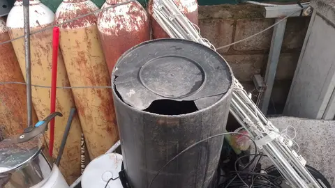 El PP denuncia el estado de las zonas destinadas a limpieza y jardines. Fotos: PP