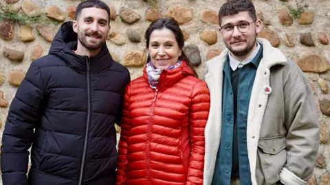El candidato de En Común a la Presidencia de la Junta de Castilla y León, Juan Gascón, presenta a los candidatos de la coalición compuesta por Izquierda Unida, Movimiento Sumar y Verdes Equo en la provincia de León. Fotos: Campillo