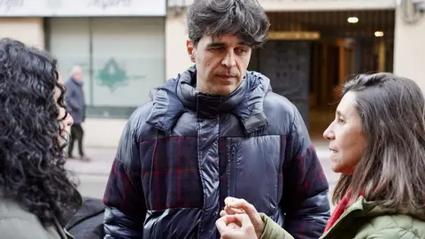 El candidato de En Común a la Presidencia de la Junta de Castilla y León, Juan Gascón, presenta a los candidatos de la coalición compuesta por Izquierda Unida, Movimiento Sumar y Verdes Equo en la provincia de León. Fotos: Campillo