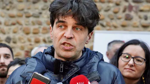 El candidato de En Común a la Presidencia de la Junta de Castilla y León, Juan Gascón, presenta a los candidatos de la coalición compuesta por Izquierda Unida, Movimiento Sumar y Verdes Equo en la provincia de León. Fotos: Campillo