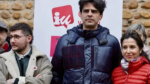 El candidato de En Común a la Presidencia de la Junta de Castilla y León, Juan Gascón, presenta a los candidatos de la coalición compuesta por Izquierda Unida, Movimiento Sumar y Verdes Equo en la provincia de León. Fotos: Campillo