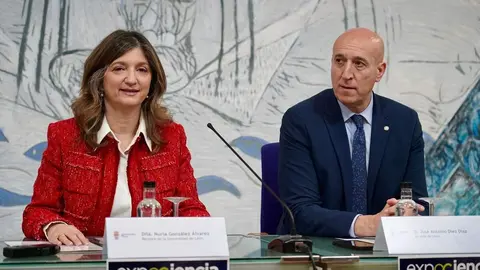 La rectora de la Universidad de León, Nuria González, y el alcalde de León, José Antonio Diez, presentan la séptima edición de Expociencia Unileón, acompañados por el vicerrector de Investigación y Transferencia, Santiago Gutiérrez, y el director de Fgulem, José Carlos Alonso. Foto: Campillo.