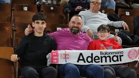 Bidasoa supera al Abanca Ademar en León y se lleva la victoria en un duelo europeo. El conjunto leonés reacciona en la segunda mitad pero no logra evitar la derrota (28-30) ante un rival directo por puestos europeos. Fotos: Isaac Llamazares