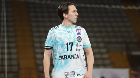 Bidasoa supera al Abanca Ademar en León y se lleva la victoria en un duelo europeo. El conjunto leonés reacciona en la segunda mitad pero no logra evitar la derrota (28-30) ante un rival directo por puestos europeos. Fotos: Isaac Llamazares