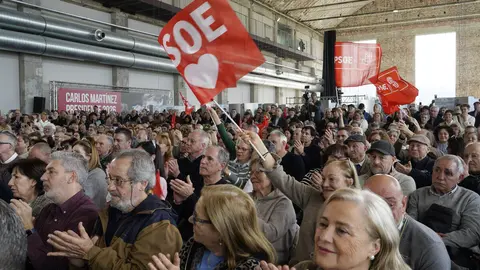 El presidente del Gobierno, Pedro Sánchez, y el candidato Partido Socialista a la Presidencia de la Junta de Castilla y León, Carlos Martínez, intervienen en un acto público del partido junto a la candidata por León, Nuria Rubio, y el secretario provincial del PSOE, Javier Alfonso Cendón. Foto: César Sánchez.