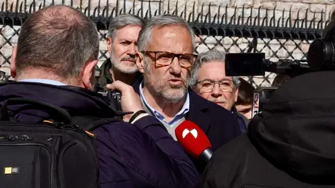 El portavoz nacional de Vox, José Antonio Fúster, y el candidato a la Presidencia de la Junta de Castilla y León, Carlos Pollán, atienen a los medios tras reunirse con la Asociación de Amigos del Patrimonio Cultural de León, Promonumenta. Foto: Campillo.