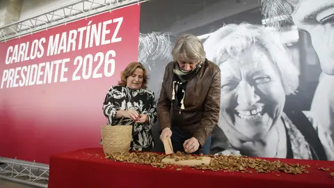 El presidente del Gobierno, Pedro Sánchez, y el candidato Partido Socialista a la Presidencia de la Junta de Castilla y León, Carlos Martínez, intervienen en un acto público del partido junto a la candidata por León, Nuria Rubio, y el secretario provincial del PSOE, Javier Alfonso Cendón. Foto: César Sánchez.