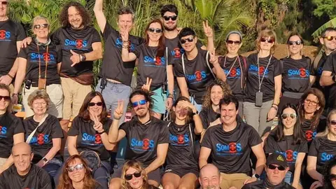 La iniciativa Somos SOS ha cerrado una de sus acciones más ambiciosas con un balance que trasciende cifras y logística. Lo que comenzó como una llamada a la colaboración en León terminó convirtiéndose en una experiencia colectiva de entrega personal, cooperación profesional y transformación social en la localidad senegalesa de Niague.