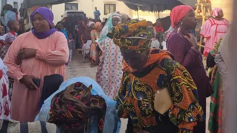 La iniciativa Somos SOS ha cerrado una de sus acciones más ambiciosas con un balance que trasciende cifras y logística. Lo que comenzó como una llamada a la colaboración en León terminó convirtiéndose en una experiencia colectiva de entrega personal, cooperación profesional y transformación social en la localidad senegalesa de Niague.