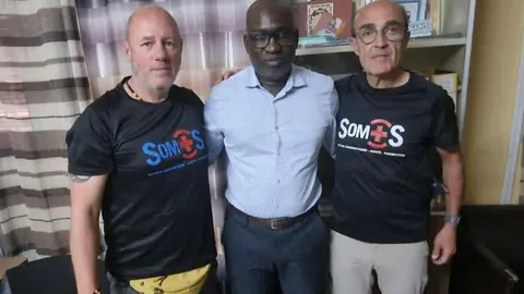 La iniciativa Somos SOS ha cerrado una de sus acciones más ambiciosas con un balance que trasciende cifras y logística. Lo que comenzó como una llamada a la colaboración en León terminó convirtiéndose en una experiencia colectiva de entrega personal, cooperación profesional y transformación social en la localidad senegalesa de Niague.