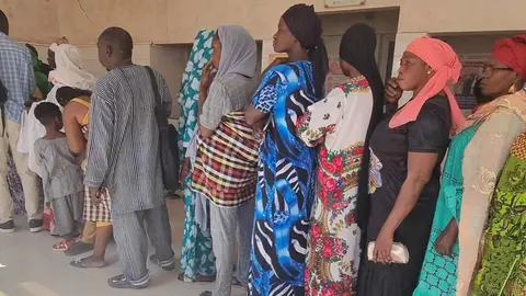 La iniciativa Somos SOS ha cerrado una de sus acciones más ambiciosas con un balance que trasciende cifras y logística. Lo que comenzó como una llamada a la colaboración en León terminó convirtiéndose en una experiencia colectiva de entrega personal, cooperación profesional y transformación social en la localidad senegalesa de Niague.