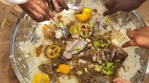 La iniciativa Somos SOS ha cerrado una de sus acciones más ambiciosas con un balance que trasciende cifras y logística. Lo que comenzó como una llamada a la colaboración en León terminó convirtiéndose en una experiencia colectiva de entrega personal, cooperación profesional y transformación social en la localidad senegalesa de Niague.