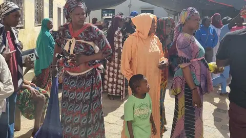 La iniciativa Somos SOS ha cerrado una de sus acciones más ambiciosas con un balance que trasciende cifras y logística. Lo que comenzó como una llamada a la colaboración en León terminó convirtiéndose en una experiencia colectiva de entrega personal, cooperación profesional y transformación social en la localidad senegalesa de Niague.