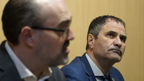 El coordinador en Ponferrada de Partido Popular en León, Marco Morala (I), junto al candidato a las Cortes, Neftalí Fernández (D), durante su comparecencia para valorar la presencia el domingo del presidente del Gobierno, Pedro Sánchez, en Ponferrada. Foto: César Sánchez.