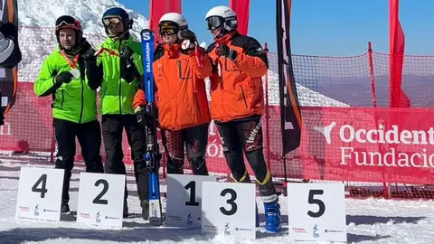 El joven leonés Guzmán Carro, oro en Slalom en la Copa de España Inclusiva.